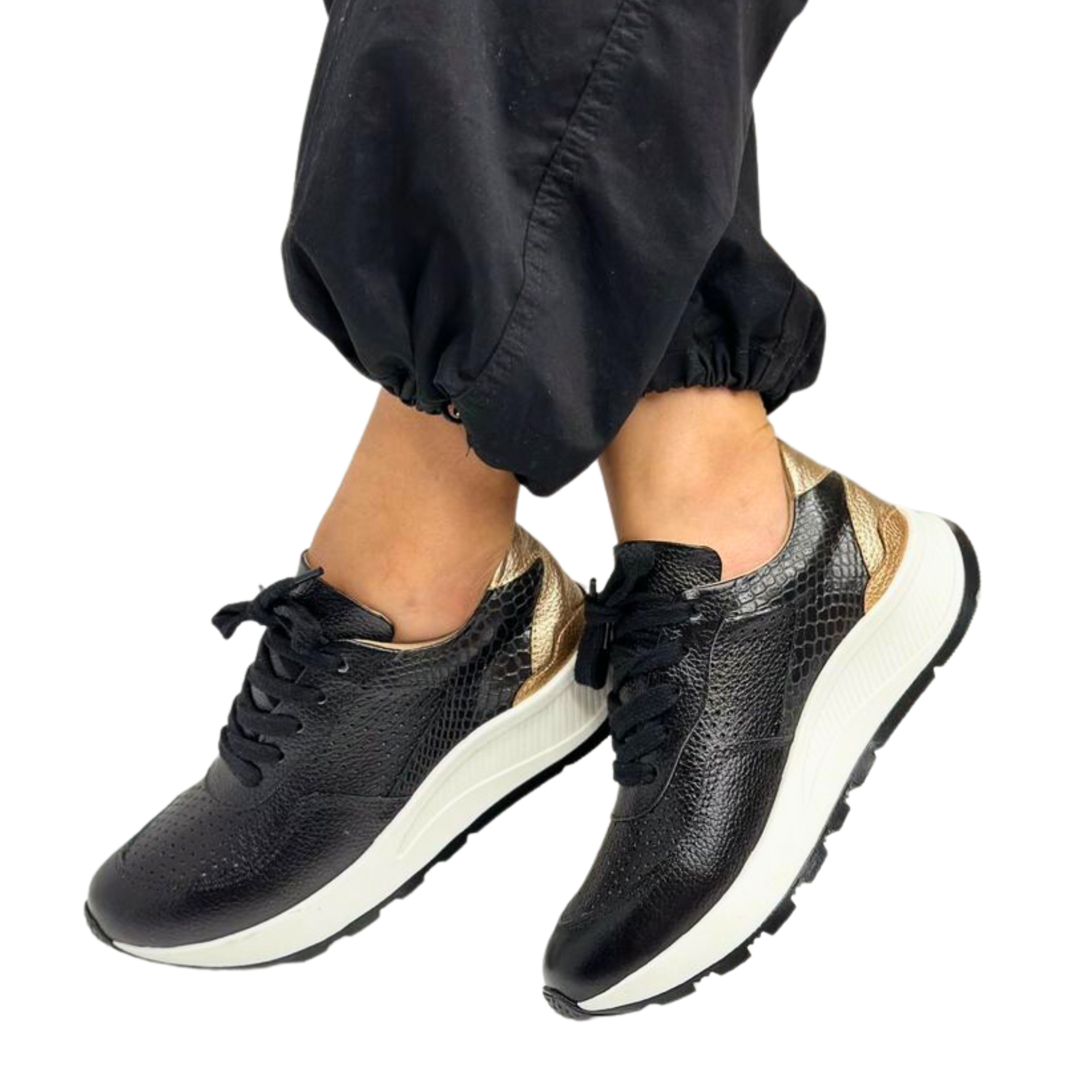 black tennis shoes